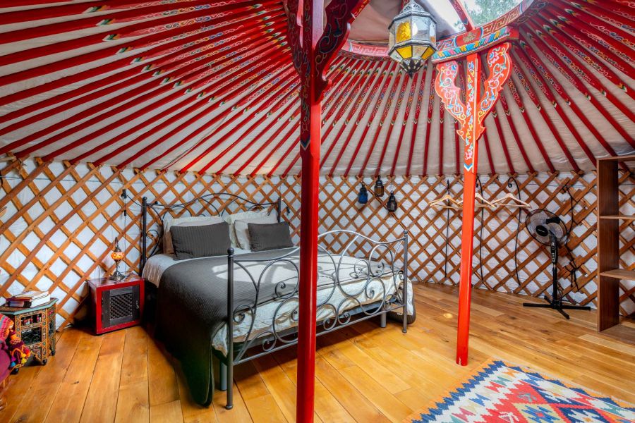 Romantische glamping yurt bij Casa Valle de Oro, Andalusië, perfect voor een retreat
