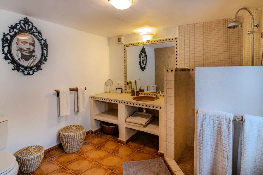 ruime badkamer inloopdouche bij b&b casa valle de oro